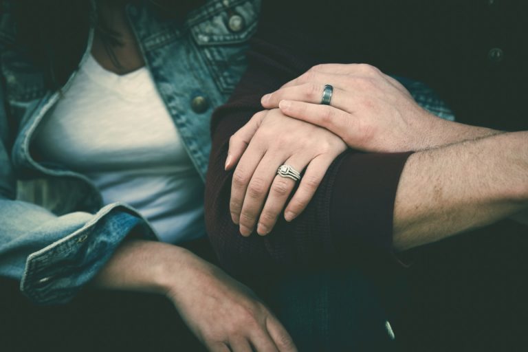Steps To Follow When Buying an Engagement Ring Online