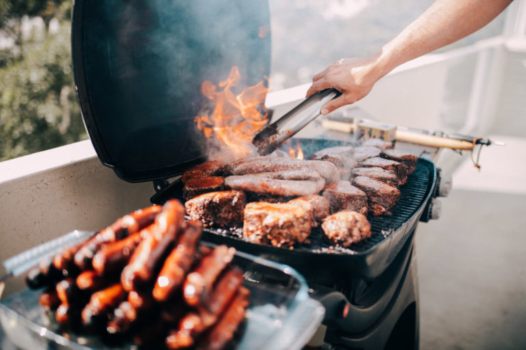 Differences Between a Commercial and Backyard Grill