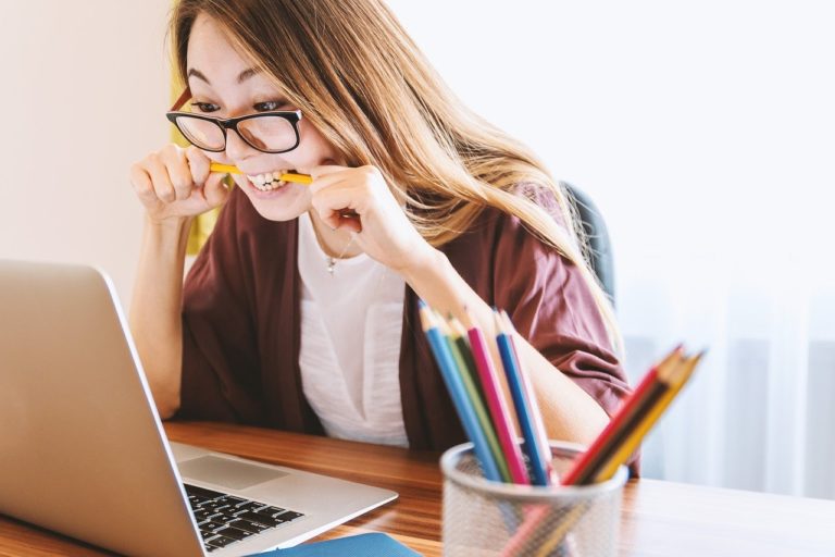 Key Tips to Help You Stay Healthy When You Work on a Laptop