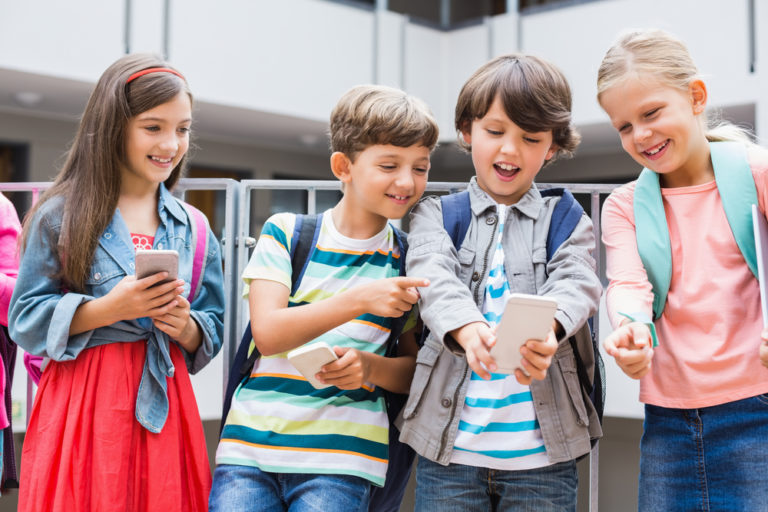 7 Reasons Children Should Start with a Prepaid Mobile Phone