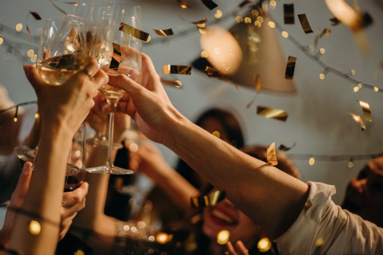 9 Ideas for Using 3D Glasses at Your Holiday Parties