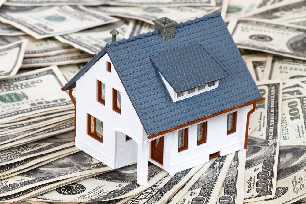 8 Tips for Refinancing Your House for the First Time