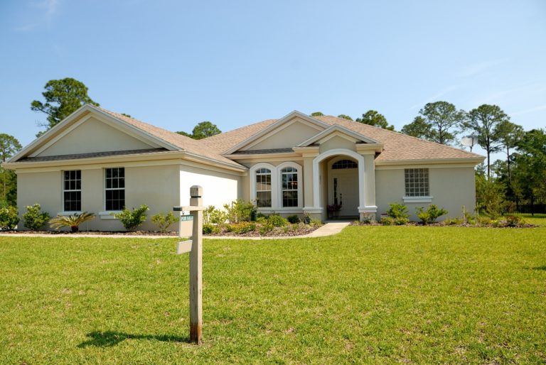 7 Vital Reasons to Sell Your House with a Local Real Estate Agent