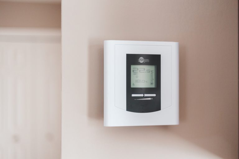3 Warning Signs That a Thermostat Needs to be Replaced