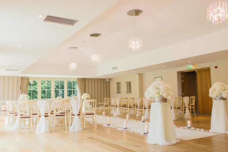 6 Tips for Finding the Perfect Chairs to Rent for a Reception