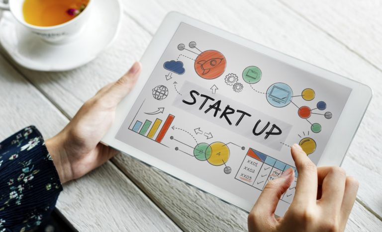 How do startup accelerators work? Explained