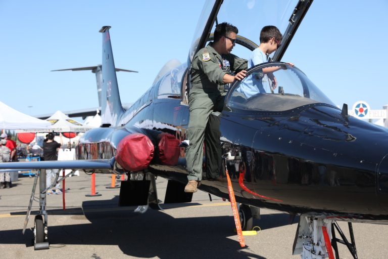 6 Great Reasons to Consider a Career as a Commercial Pilot