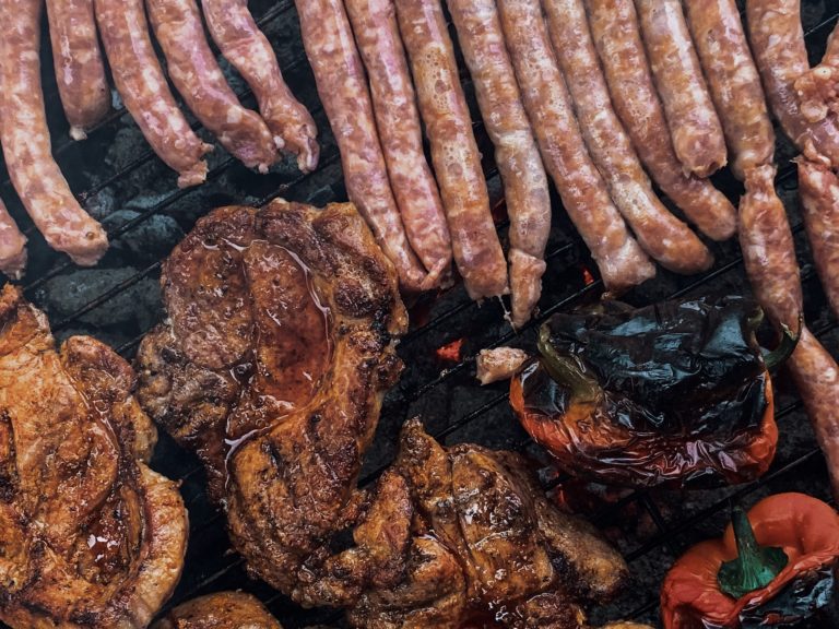 How to Decorate Your Backyard for BBQ Party This Summer