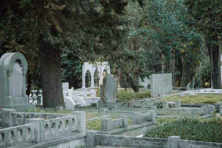 4 Ways to Include a Loved One’s Personality in a Headstone
