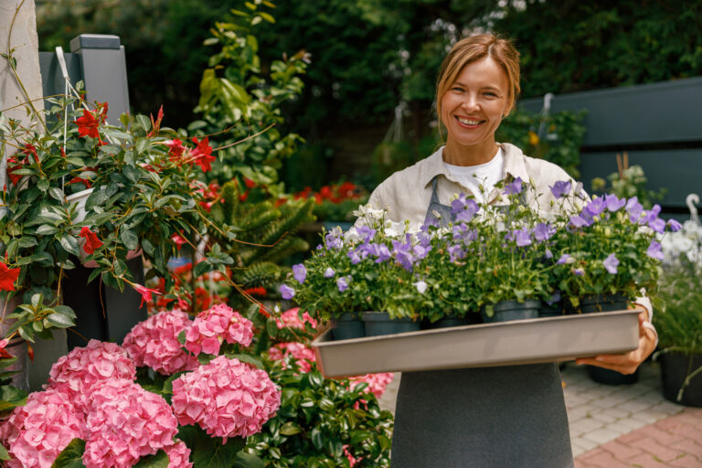 How to Choose the Right Indoor Containers for Your Flowers
