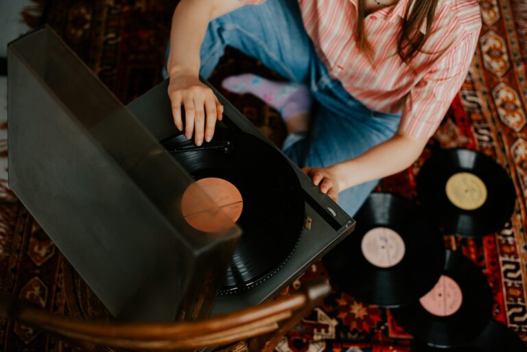 4 Tips for Buying Storage Crates for Your Vinyl Records
