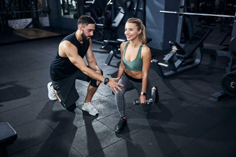5 Benefits of Working Out With a Personal Trainer Over by Yourself